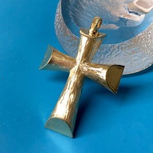 Avon 3d Cross Pendant - image 1